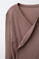LOT DE DEUX BODYS COL KIMONO EN LAINE MÉRINOS AVEC MINAUDIÈRE