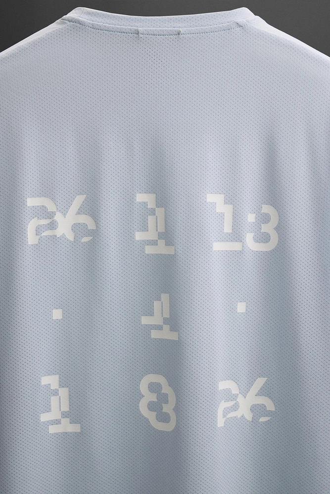T-SHIRT PERFORÉ IMPRIMÉ
