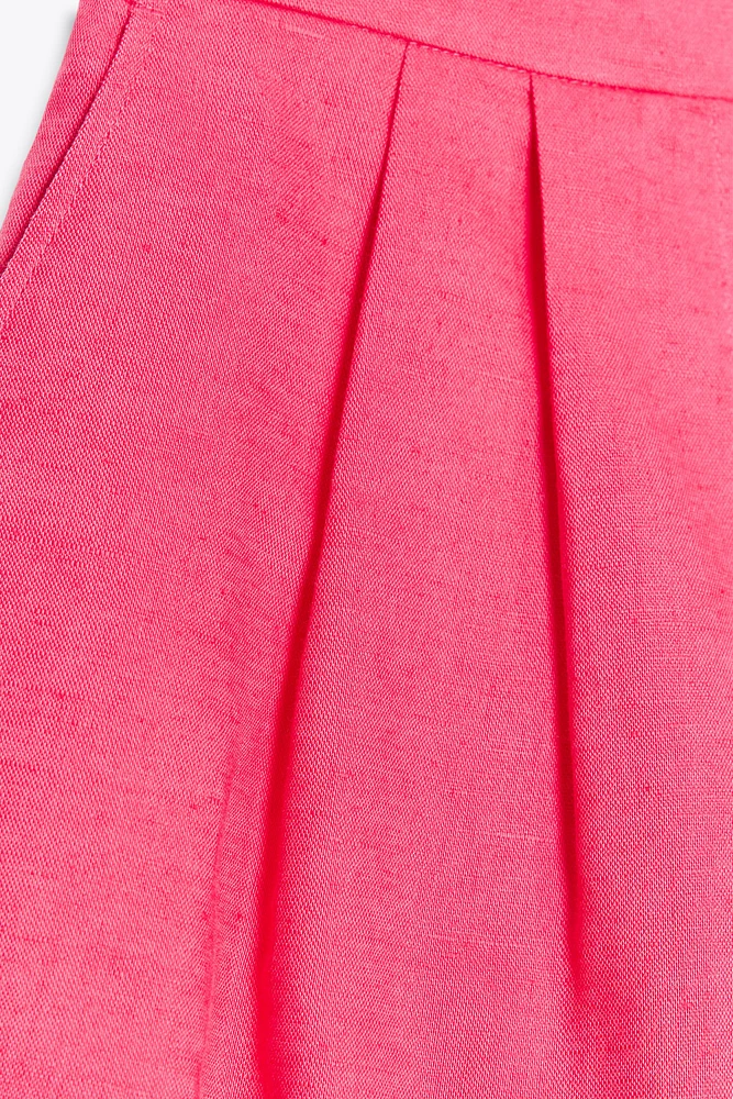 LINEN PLEATED SHORTS