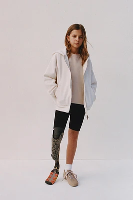 HOODED SWEATSHIRT WITH ZIP