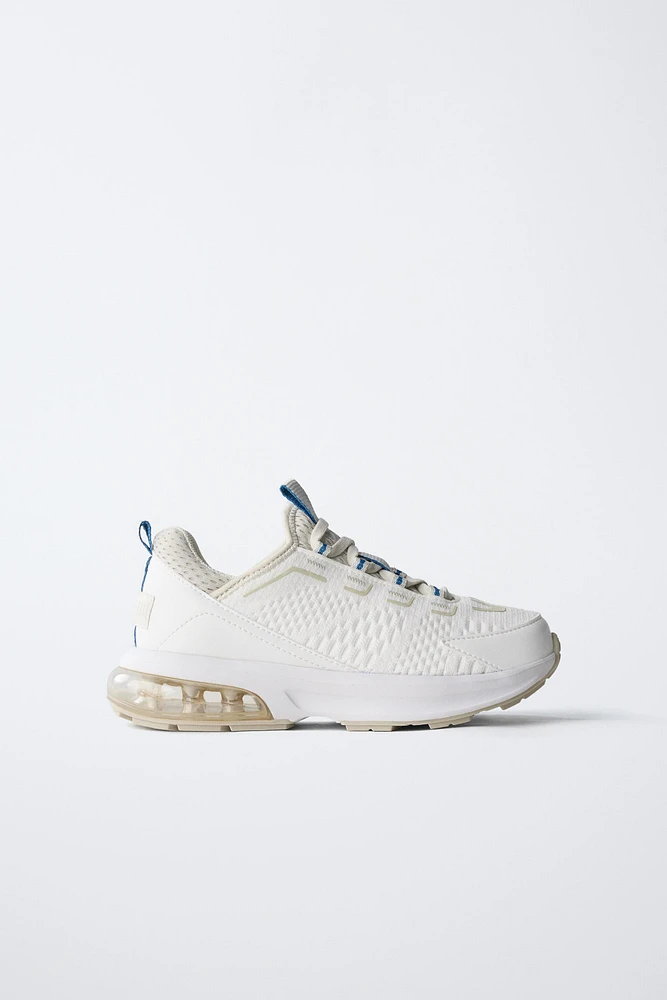 SNEAKERS WITH AIR CHAMBERS
