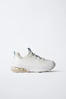 SNEAKERS WITH AIR CHAMBERS