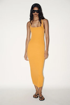 ROBE MIDI EN MAILLE CÔTELÉE