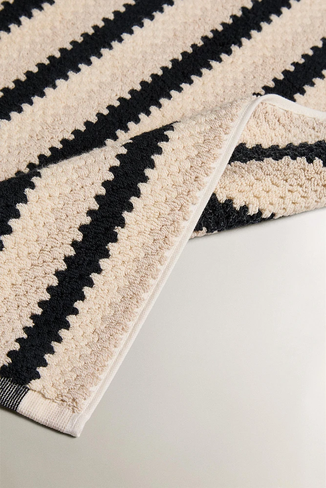 TAPIS DE BAIN JACQUARD GÉOMÉTRIQUE