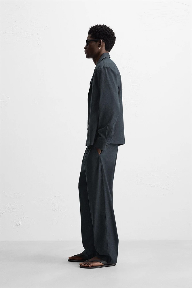 PANTALON COUPE REGULAR À PLIS