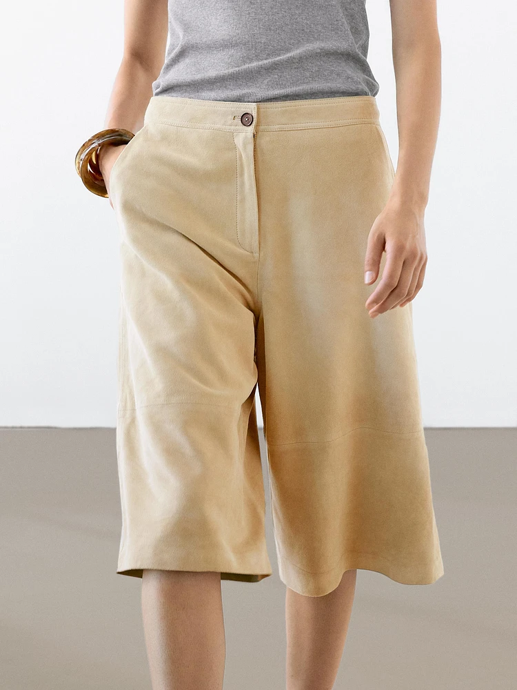 Bermuda long en cuir finition daim