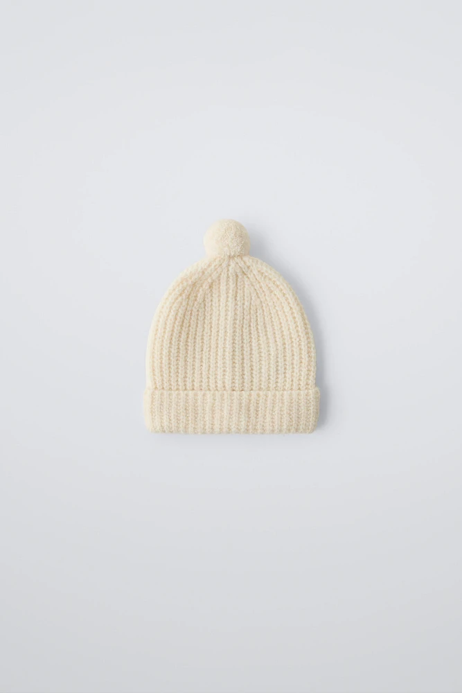 KNIT HAT WITH POMPOM