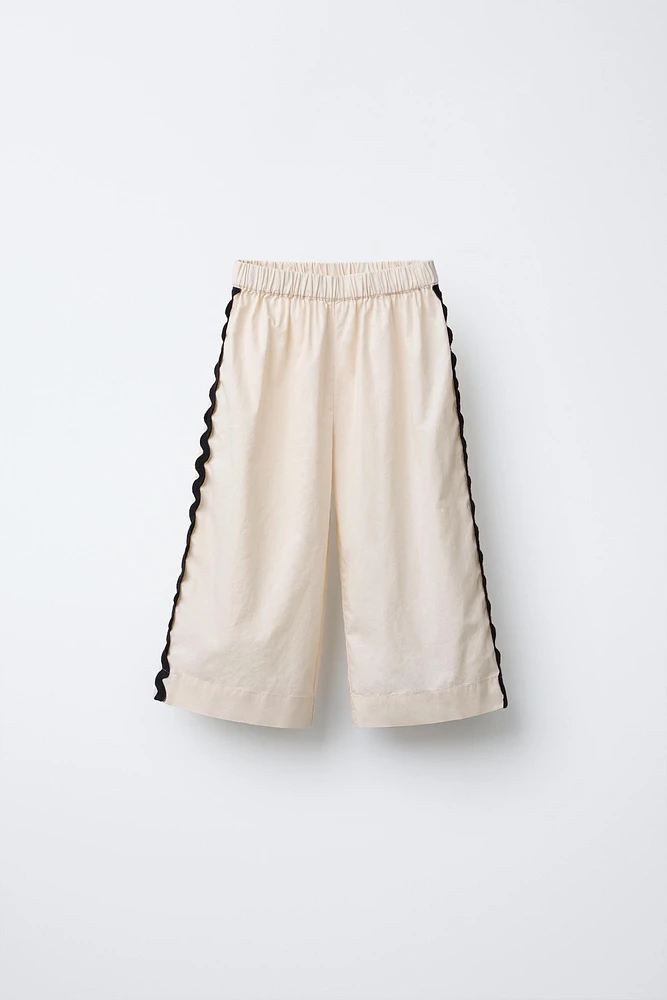 PANTALON À VAGUES LATÉRALES