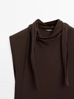 Top with tied neck detail