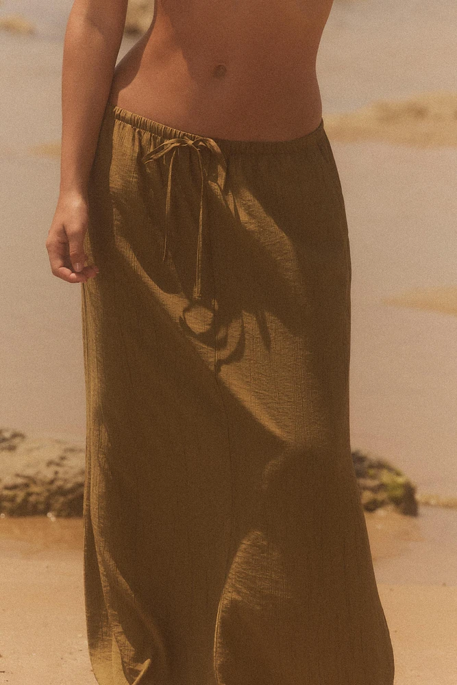 WRINKLED EFFECT MIDI SKIRT