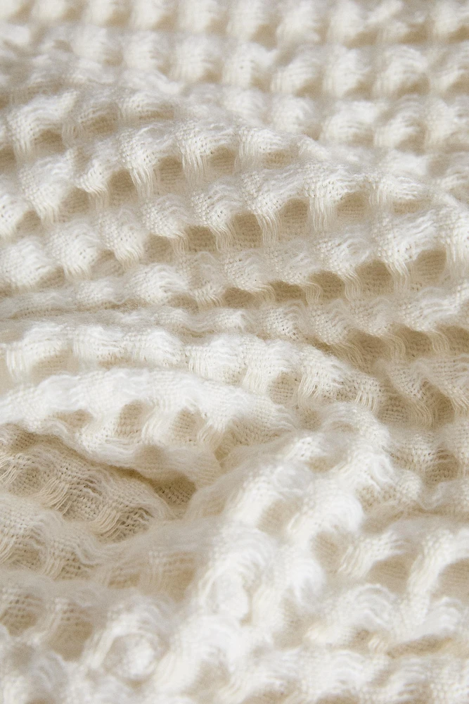 WAFFLE-EFFECT BLANKET