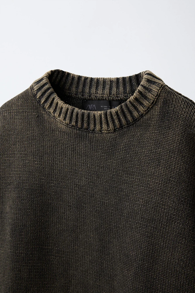 PULL EN MAILLE DÉLAVÉ À L’ACIDE