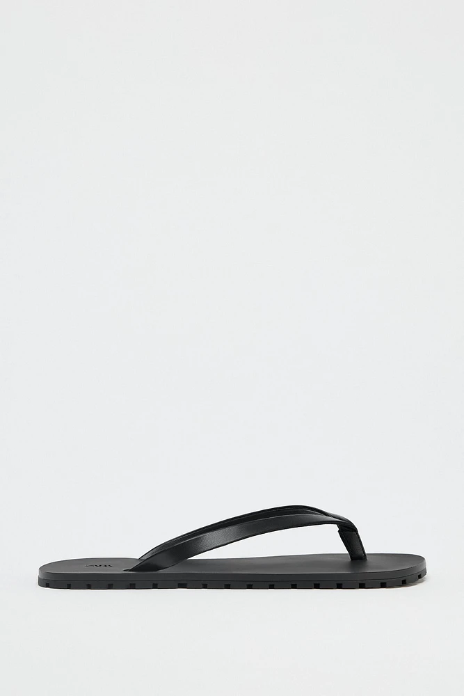 LEATHER SANDALS WITH RUBBER SOLE