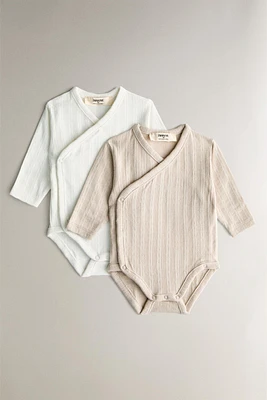 CHILDREN’S SET OF BODYSUITS