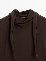 Top with tied neck detail