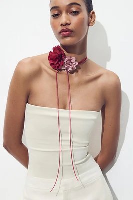 FLEURS POUR LE COU AVEC CORDON