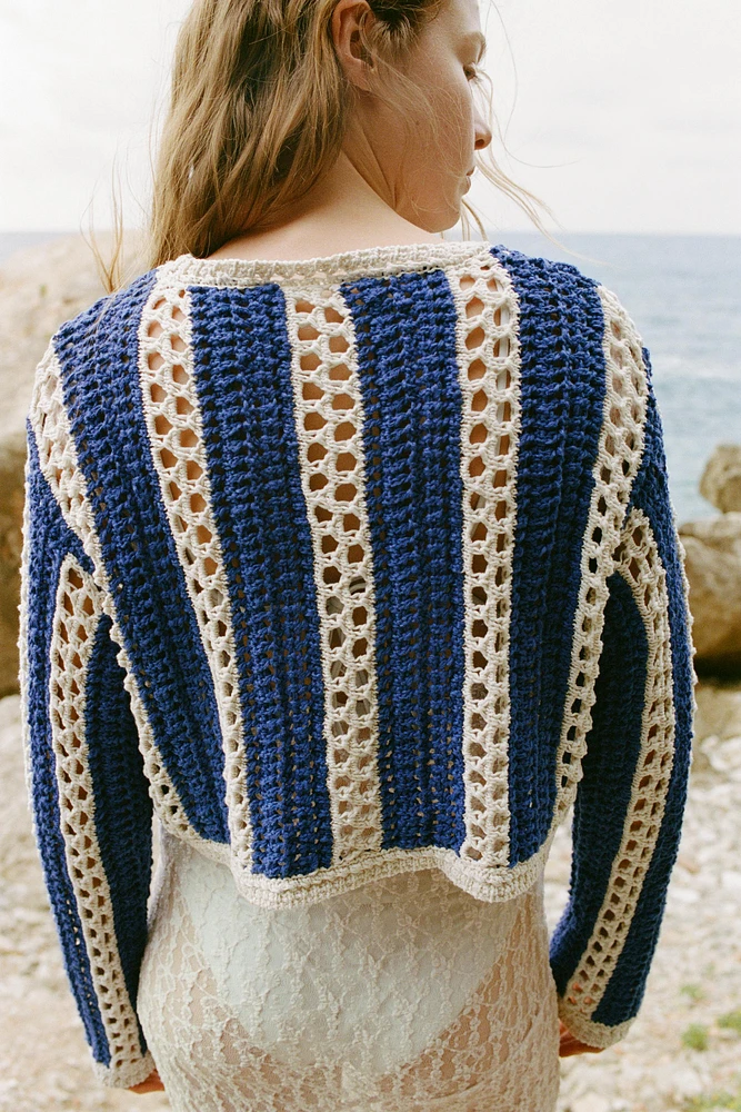 PULL COURT EN MAILLE CROCHET