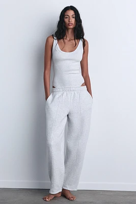 PANTALON EN MOLLETON CAROTTE