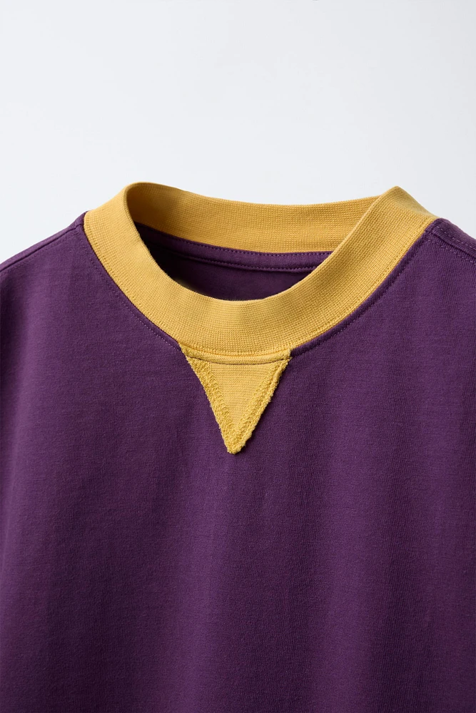 T-SHIRT EN MATIÈRES VARIÉES
