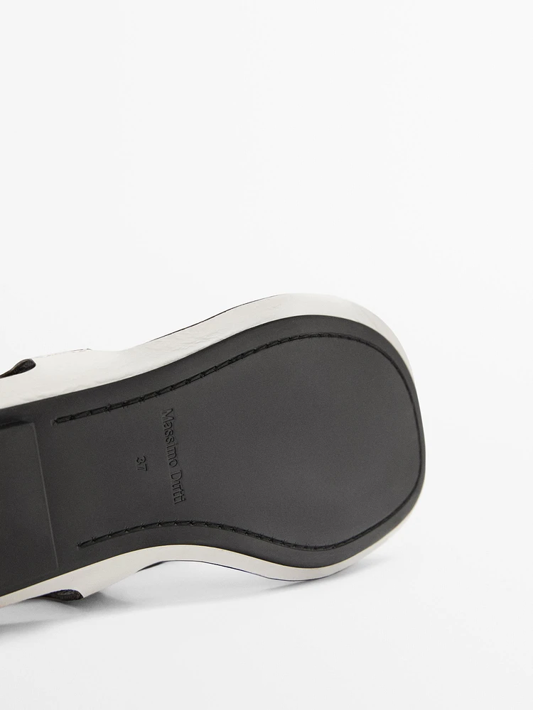 Sandales plates cuir boucles