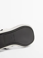 Sandales plates cuir boucles