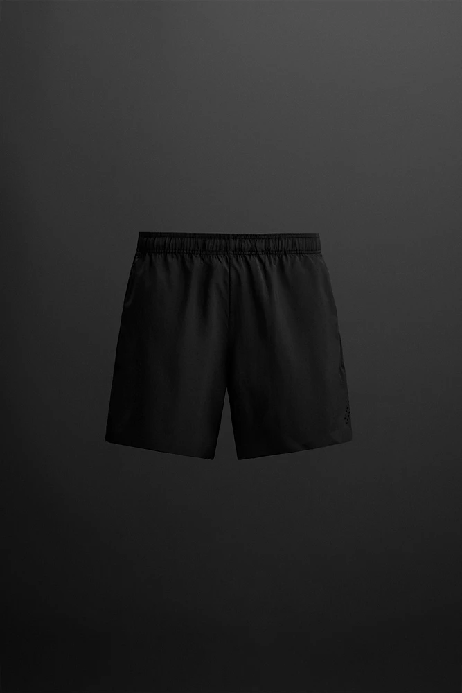 SHORT LÉGER PERFORÉ