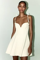 ROBE COURTE AVEC NŒUDS