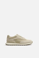 CASUAL SNEAKERS
