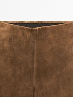 Pantalon flare en cuir finition daim