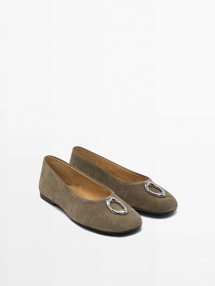 Ballet flats with metal piece