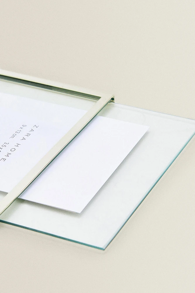 PICTURE FRAME WITH STAND