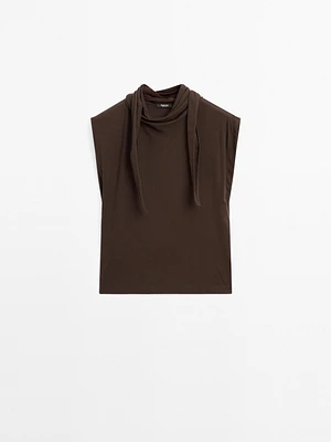 Top with tied neck detail