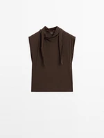 Top with tied neck detail