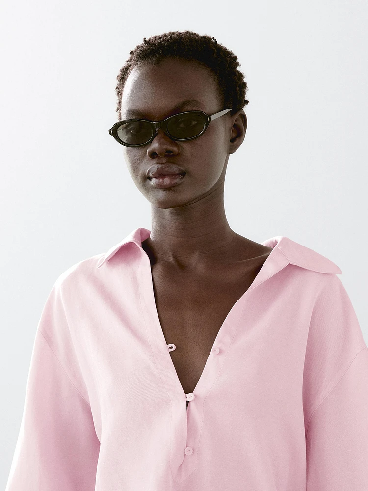 Lightweight blouse with polo collar