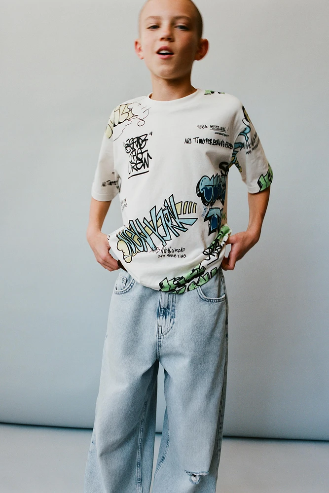 T-SHIRT IMPRIMÉ GRAFFITI