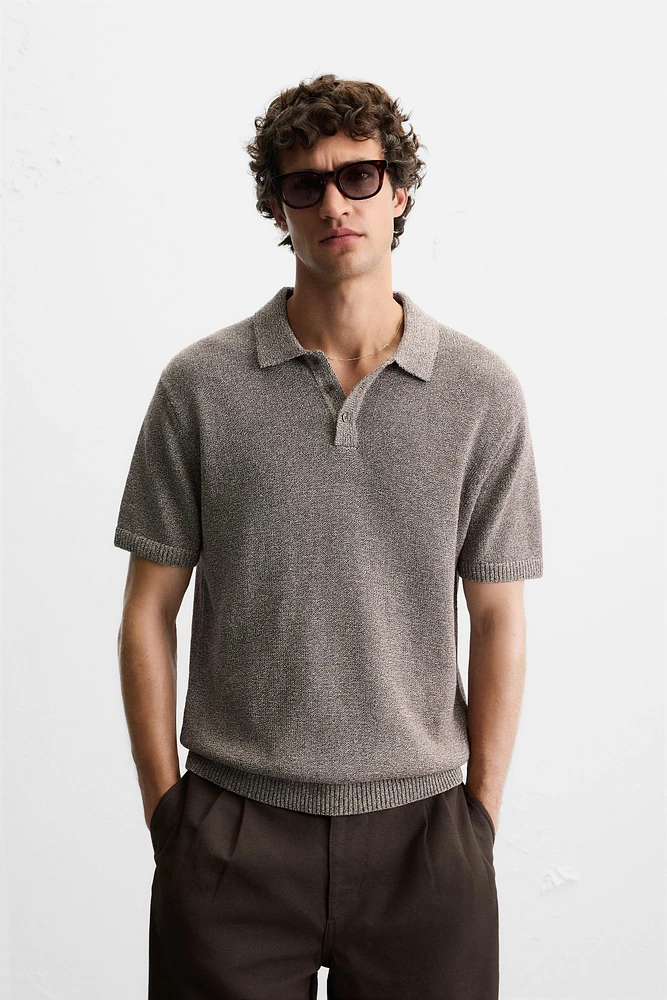 POLO EN MAILLE STRUCTURE CONTRASTÉE