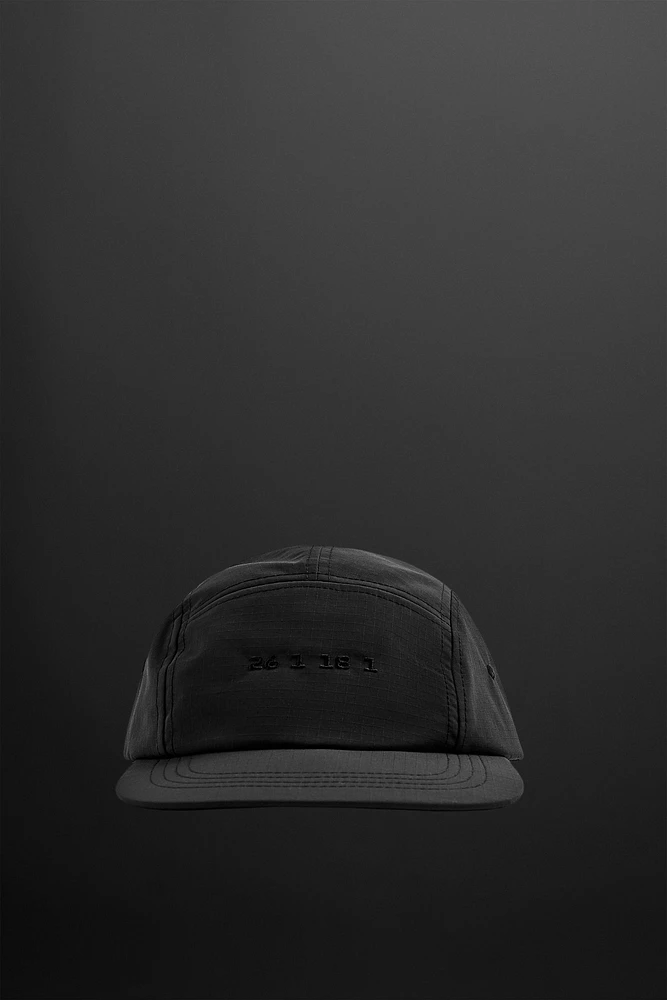 TECHNICAL EMBROIDERED CAP