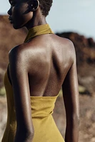 ROBE MI-LONGUE AVEC ENCOLURE AMÉRICAINE