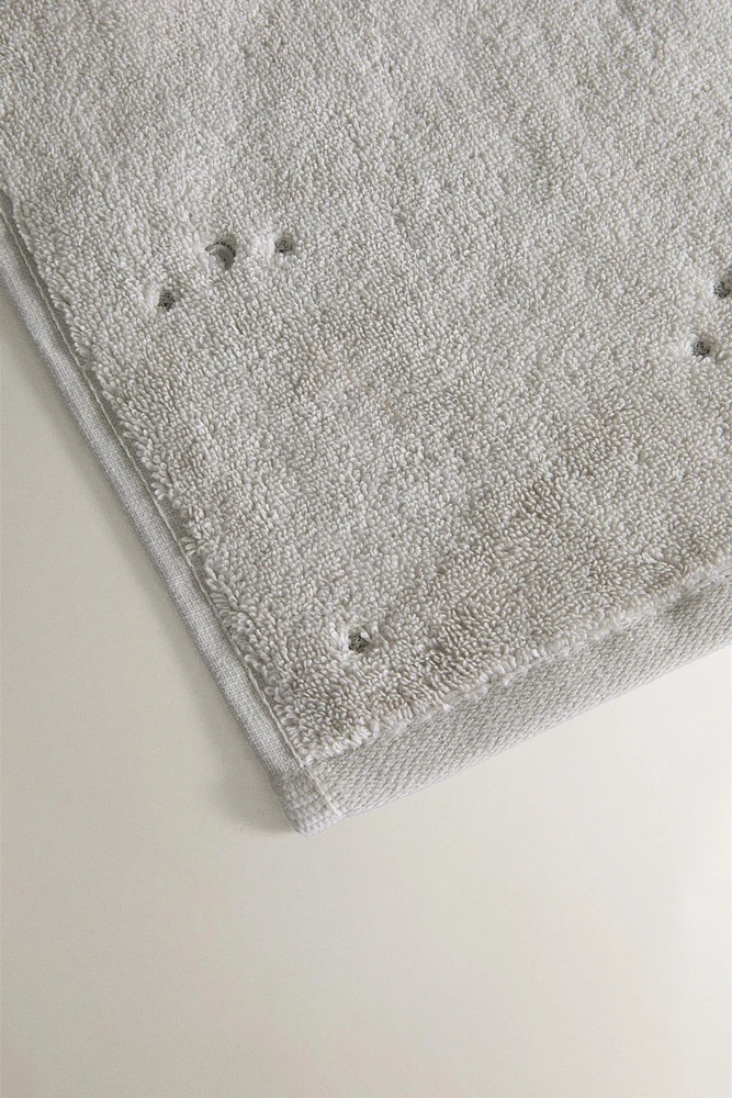 CHILDREN'S BATH TOWEL WITH STARS AND HEARTS