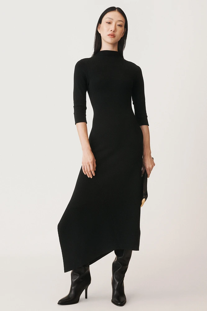 ROBE ASYMÉTRIQUE CONTENANT DE LA LAINE 50E ANNIVERSAIRE