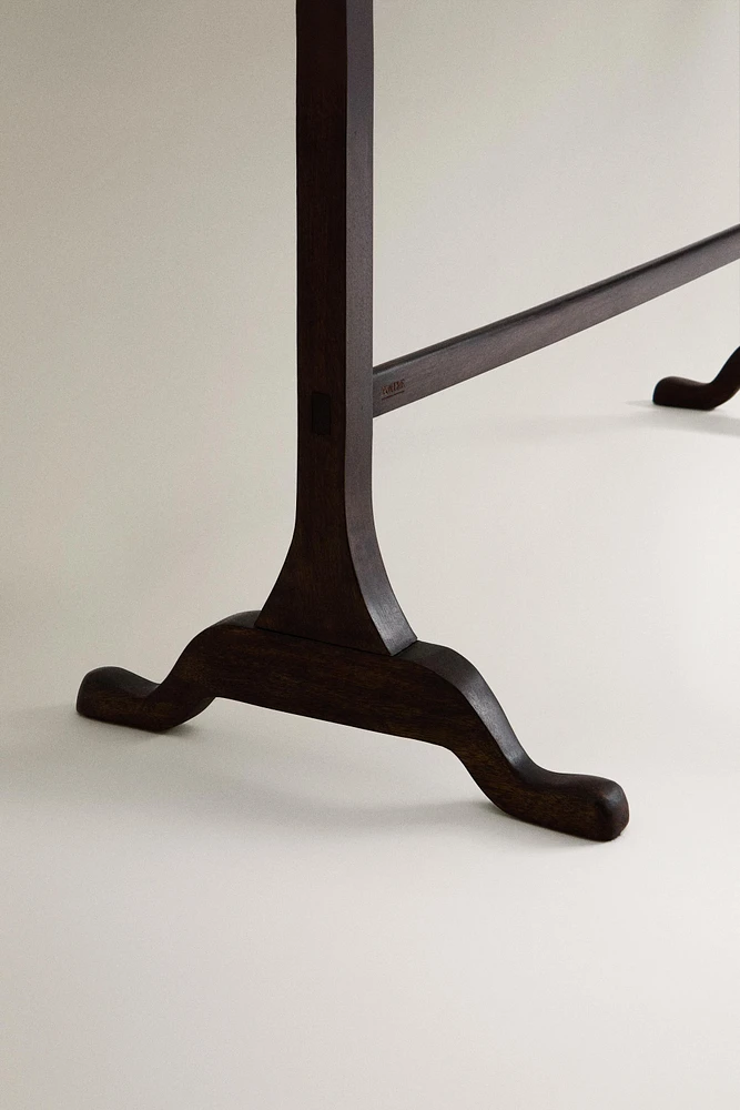 WOODEN RACK