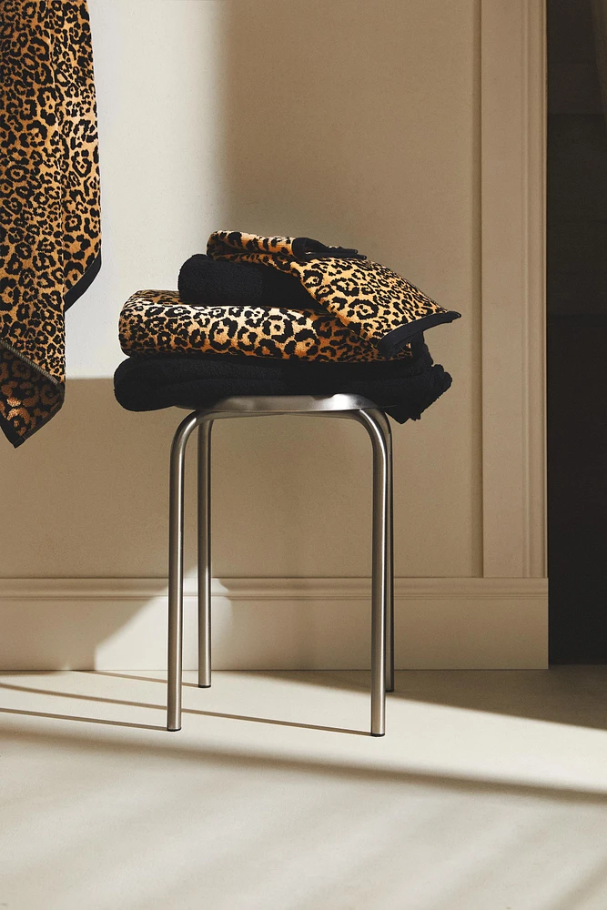 LEOPARD VELOUR BATH TOWEL