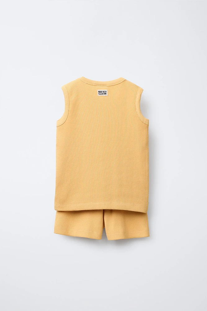 ENSEMBLE DE JOGGING T-SHIRT ET BERMUDA GAUFRÉ