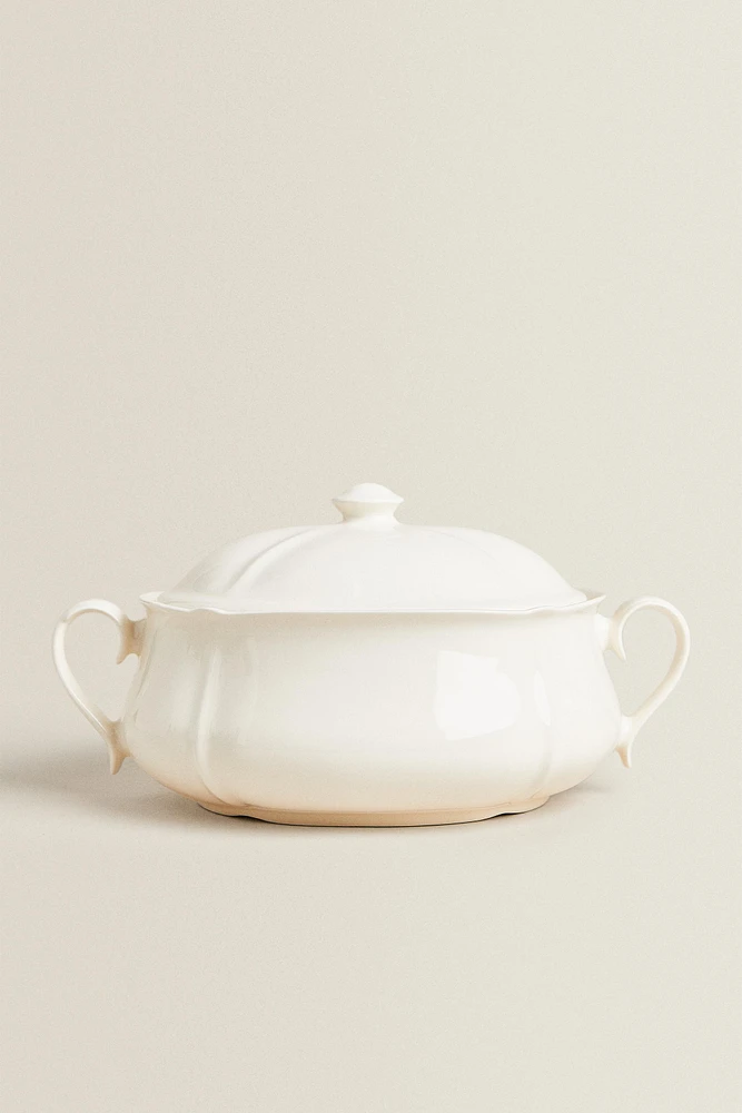 EARTHENWARE TUREEN WITH RAISED-DESIGN EDGE