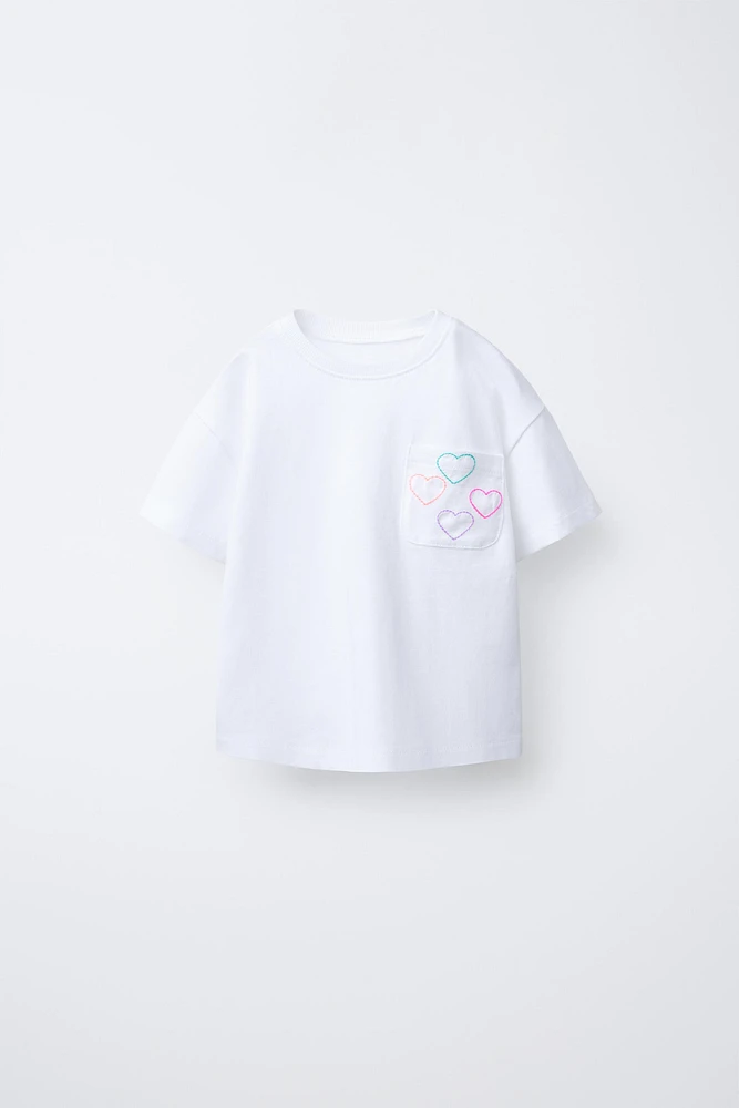 T-SHIRT À POCHE BRODÉE