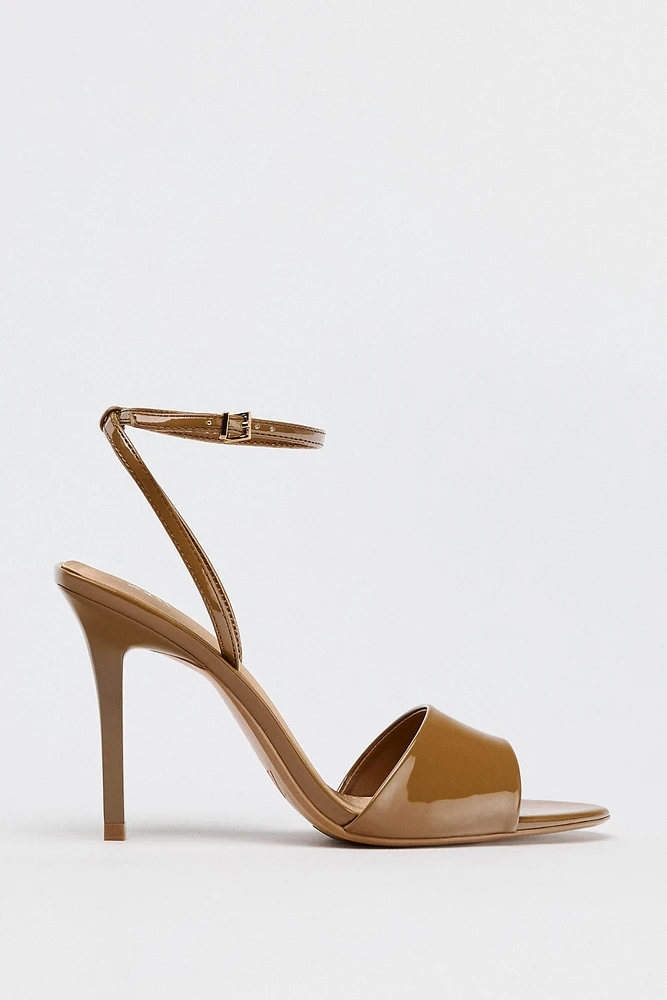 PATENT LEATHER HEELED SANDALS