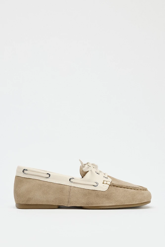 MOCASSINS COMBINÉS À LACETS EN DAIM