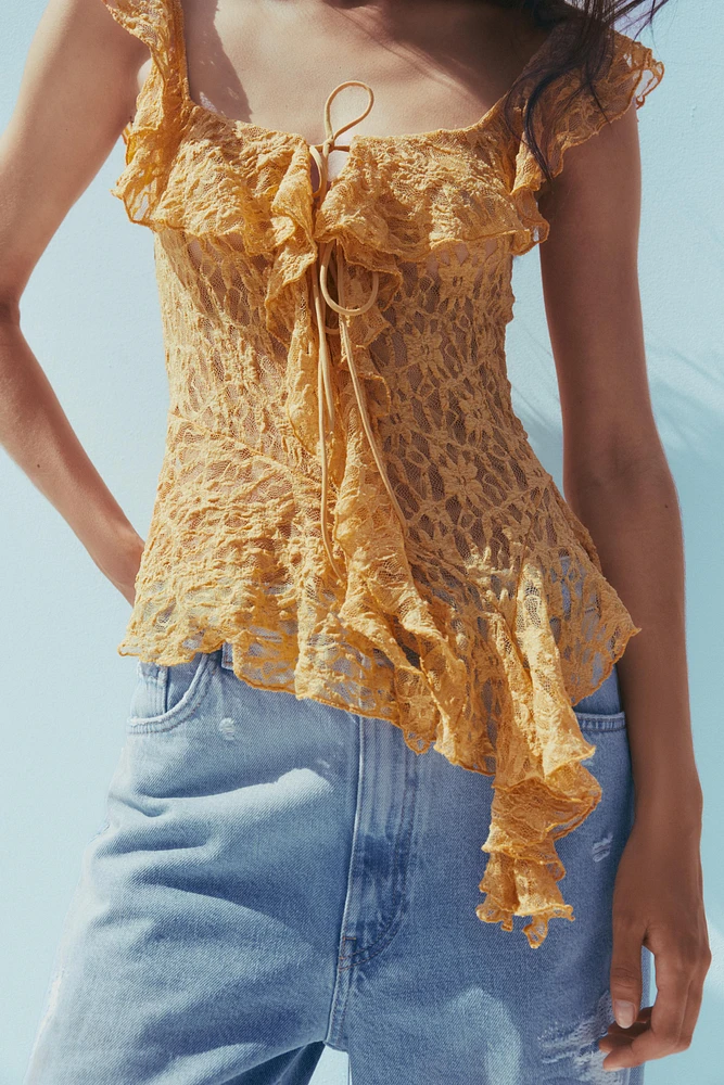 LACE RUFFLE TOP