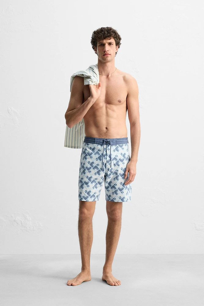GEOMETRIC PRINT LONGLINE SWIMMING TRUNKS