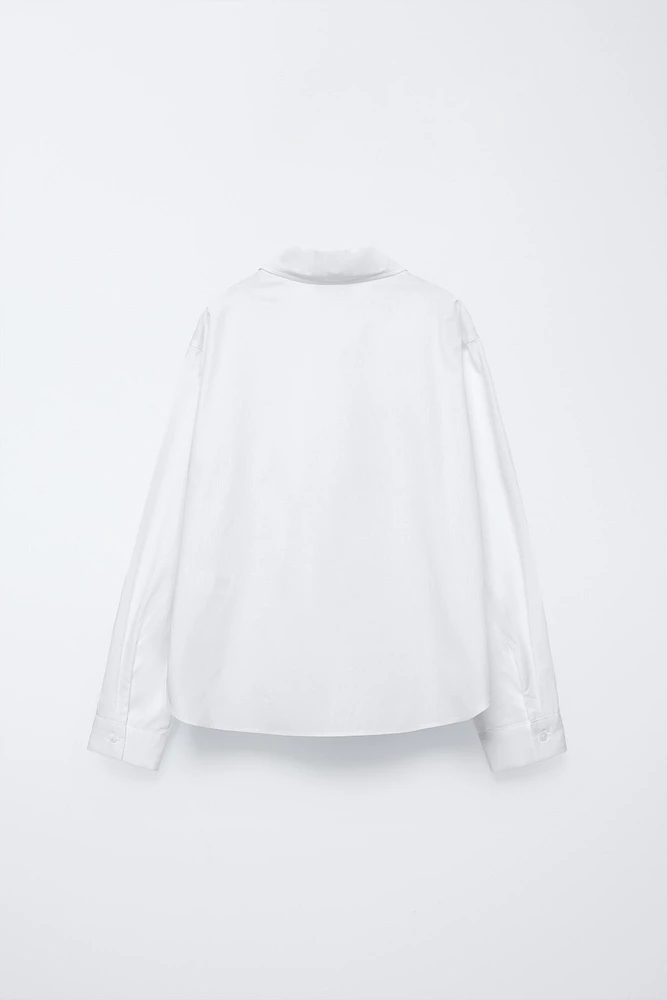 CHEMISE EN POPELINE AVEC PIÈCES VARSITY